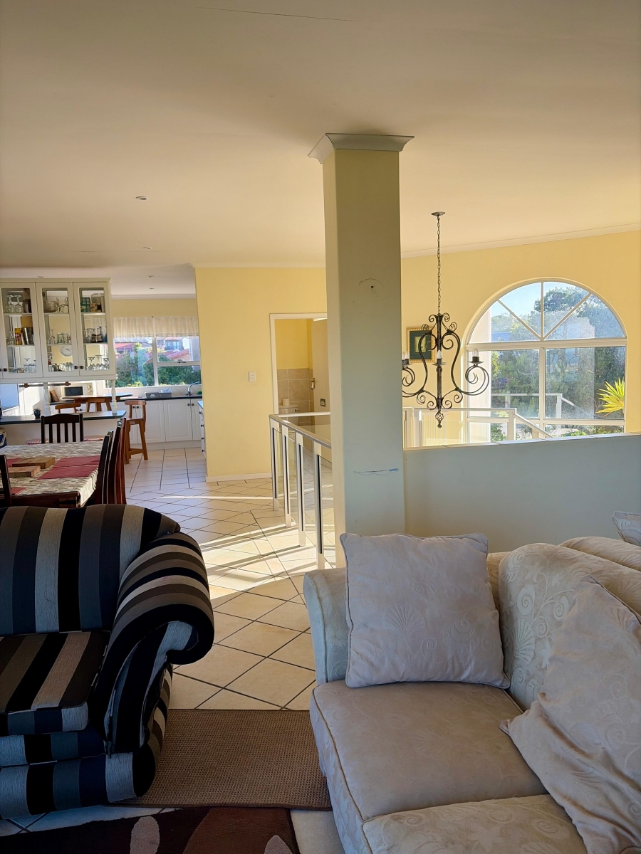 3 Bedroom Property for Sale in Boggomsbaai Western Cape